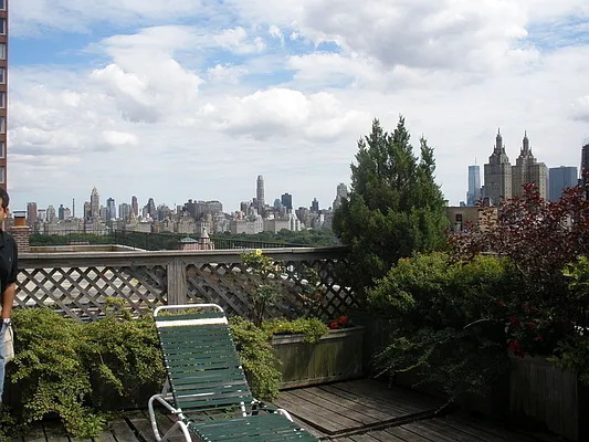 Rented by David Francis New York LLC | media 18