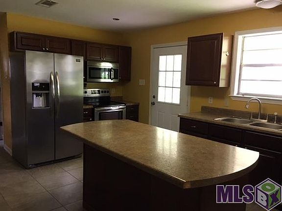 2nd image of 367 Fontainbleau Dr
