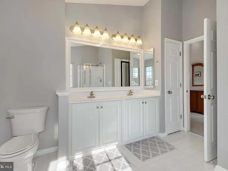 6805 Rathbone Pl — Photo 2