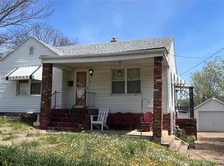 1207 N 3rd St, De Soto, MO 63020