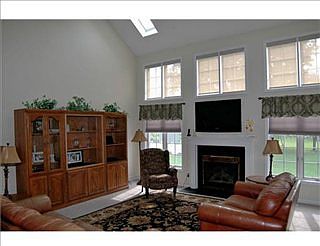 3rd image of 3836 Rosemont Pl