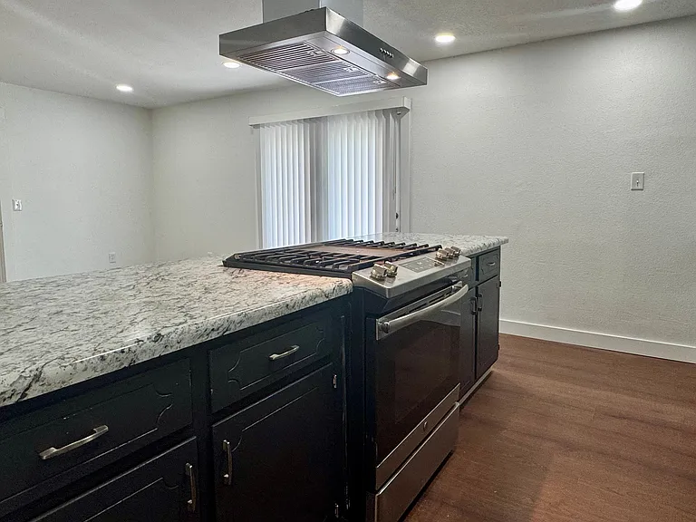 16 Ventura Blvd — Photo 8