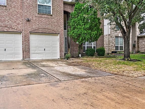 3rd image of 11819 Leaf Oak Dr