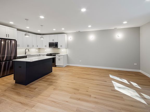2nd image of 2636 N Wilton Ave #1