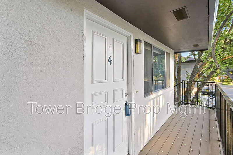 2 bed, 1.0 bath, 819 sqft, $1,825 — Photo 4