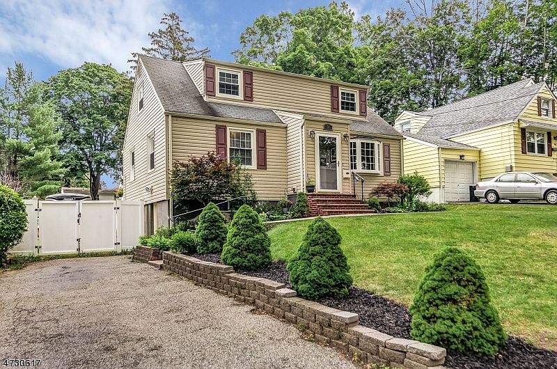 1st image of 84 Mayfair Dr