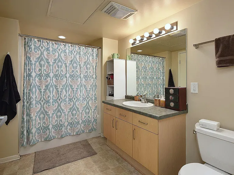 1924 N Hubbard St #413 — Photo 3