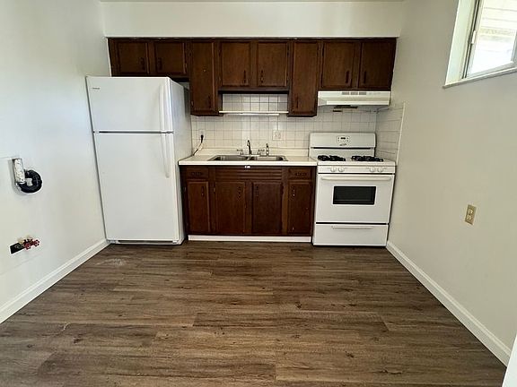 3rd image of 3505 Elm St APT 20