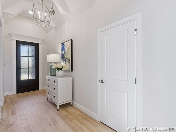 3rd image of 2715 W Van Buren Ct
