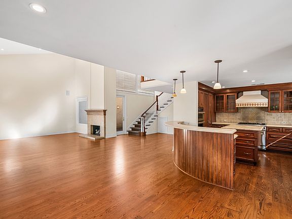 5th image of 3801 Mainsail Cir