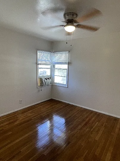 Silverlake Garden Apartments — Photo 13