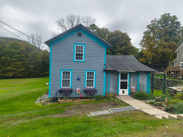 1 William St, Chester, MA 01011