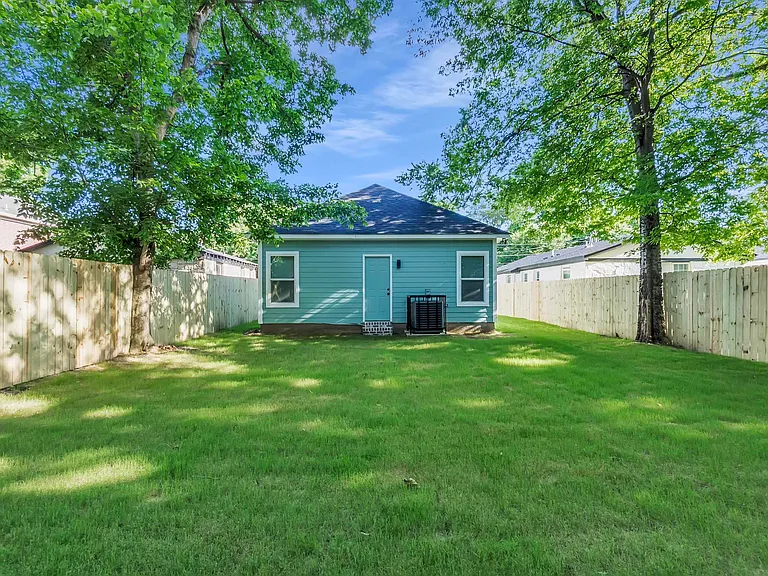 2132 Lyon Ave — Photo 23