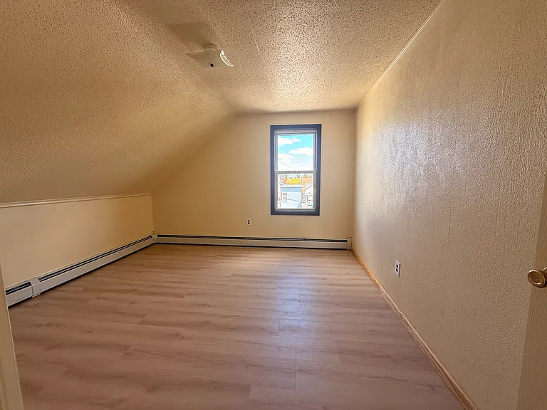 40 Webb St #3 — Photo 8