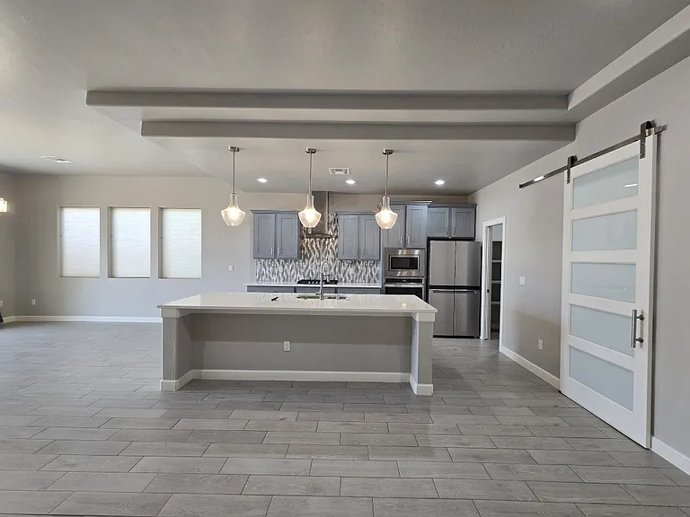 4631 Melrose Rd — Photo 3