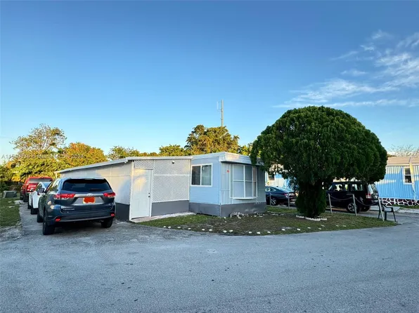 4955 NW 199th St, Miami Gardens, FL 33055