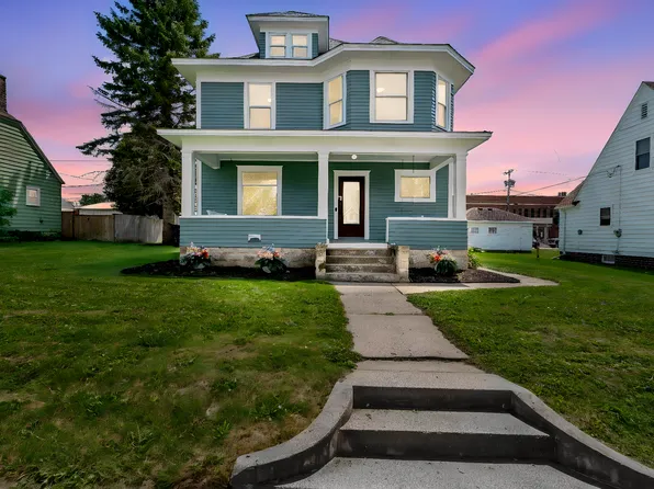 615 1st St, Kenyon, MN 55946