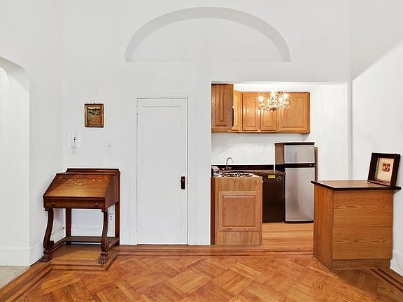 5th image of 1388 Lexington Ave APT 1W