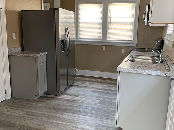 4th image of 1301 Lincoln Ave