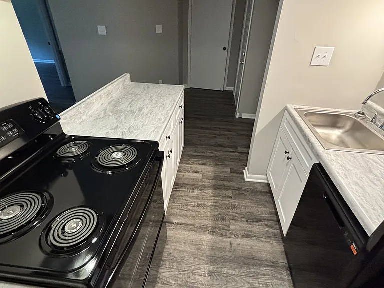 1123 Southwood Dr — Photo 9