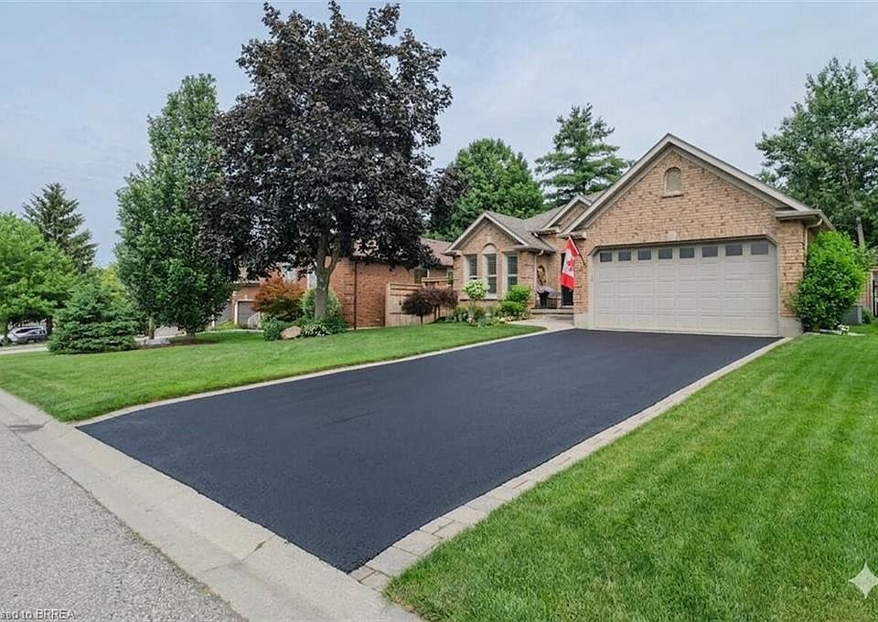 1st image of 39 Russell Cres