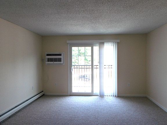 2nd image of 12 Saint James Pl #1022