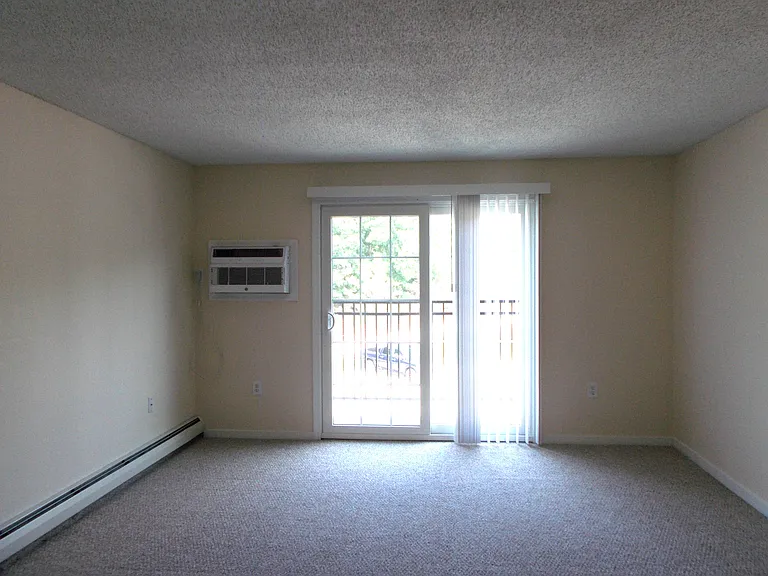 12 Saint James Pl #1022 — Photo 2