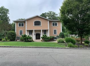 22 Beaumont Dr, New City, NY