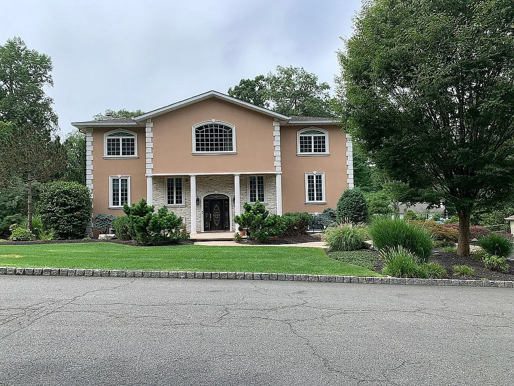 22 Beaumont Dr photo 1