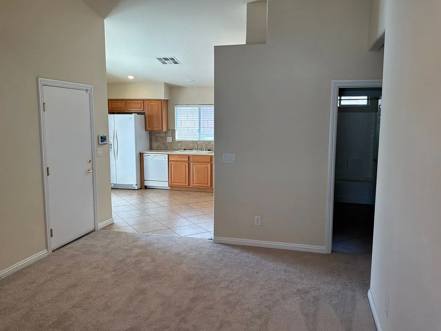 Single story Townhouse 2 bedrooms 2 bathrooms 2 car attached garage located in a gated subdivision — Photo 4