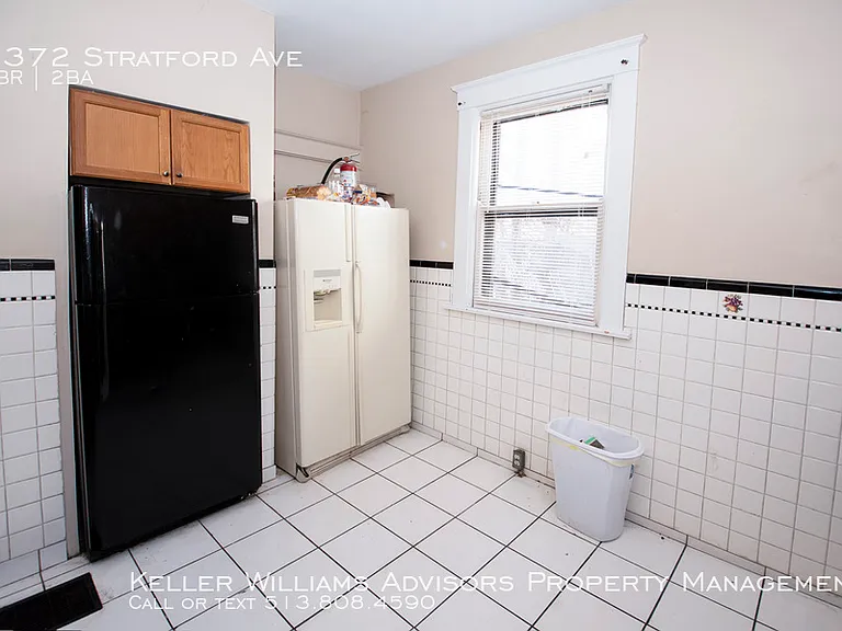 2372 Stratford Ave — Photo 17