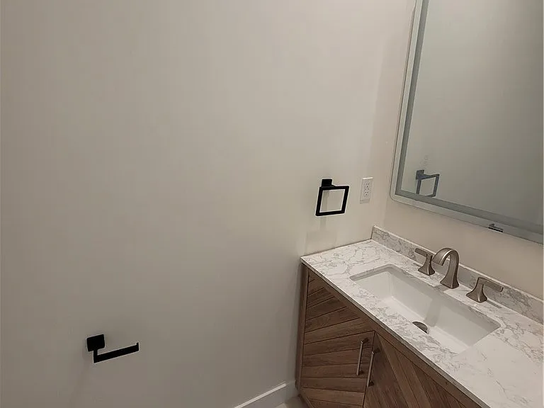 8004 Shirley Ave — Photo 10