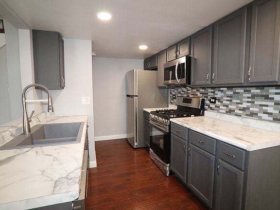 2nd image of 29W565 Winchester Cir S #68-3