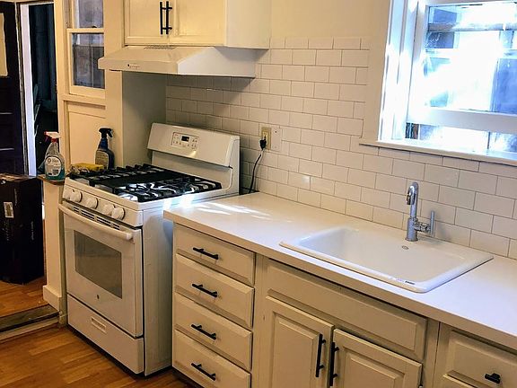 2nd image of 150 Henry St #A