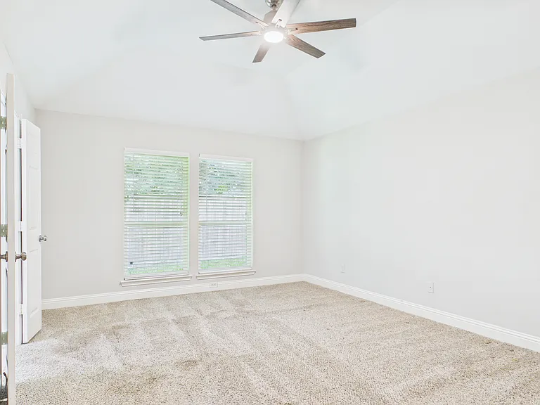 1405 Meadowbrook Dr — Photo 17