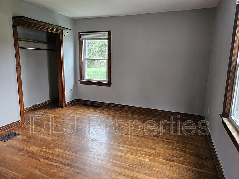 816 Andrew Johnson Hwy — Photo 9