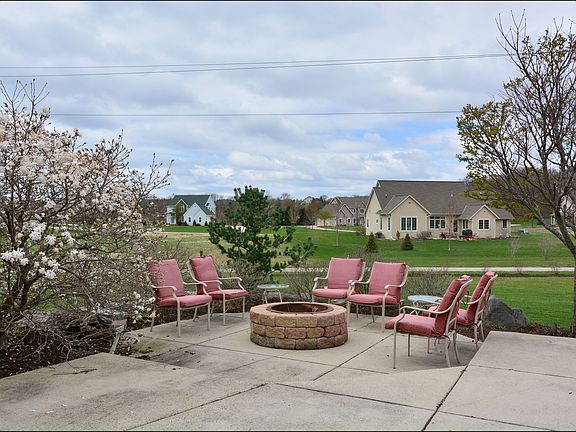 4th image of W289N7367 Sweetwater Ct