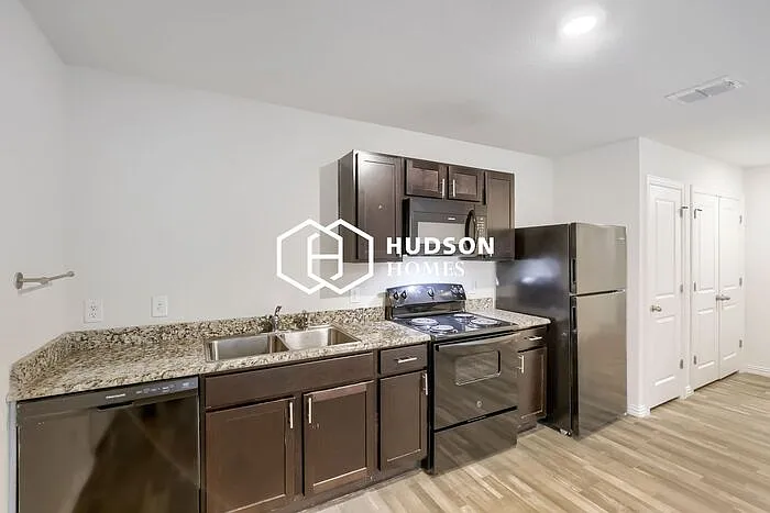 1611 Bryan Ave #B — Photo 8