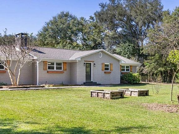 2nd image of 445 Merritt Ln