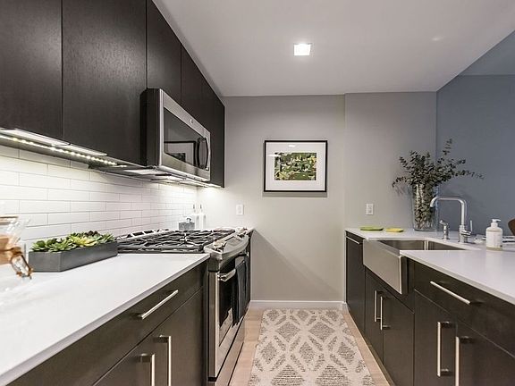 4th image of 535 W 43rd St APT N5g
