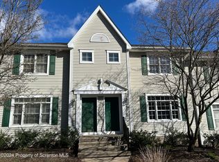 15 Lakeside Cmns, Clarks Summit, PA 18411