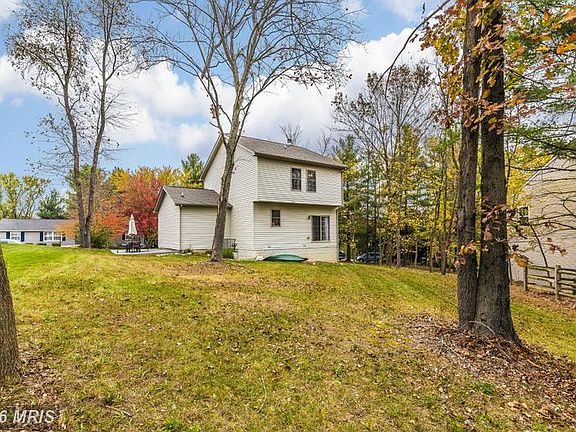 4th image of 6726 Meadowlawn Cir