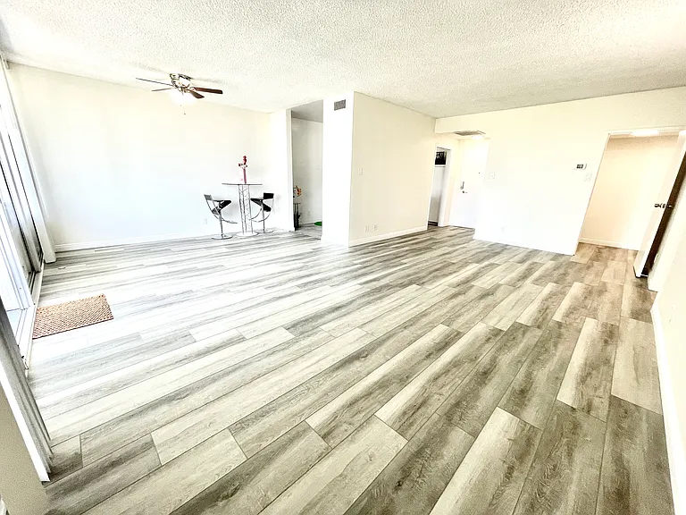 Occidental Towers Apartments — Photo 187