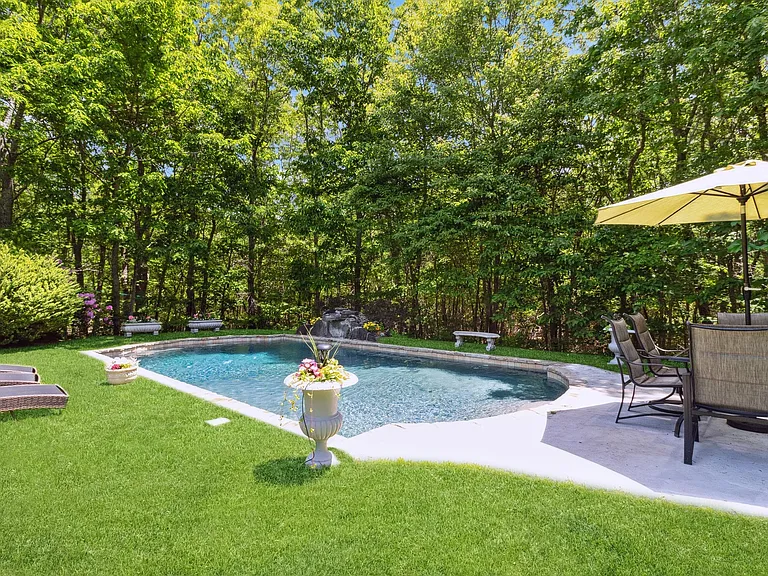 342 Old Sag Harbor Rd — Photo 31