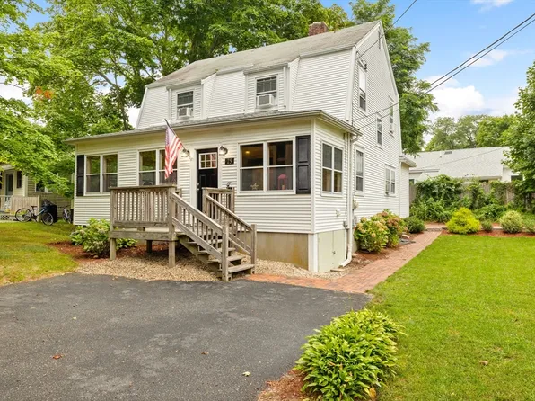 25 Bay View Ave, Bourne, MA 02532