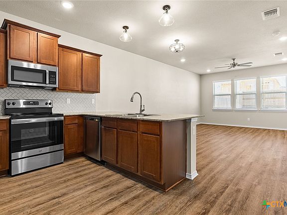 5th image of 210 Green Valley Dr