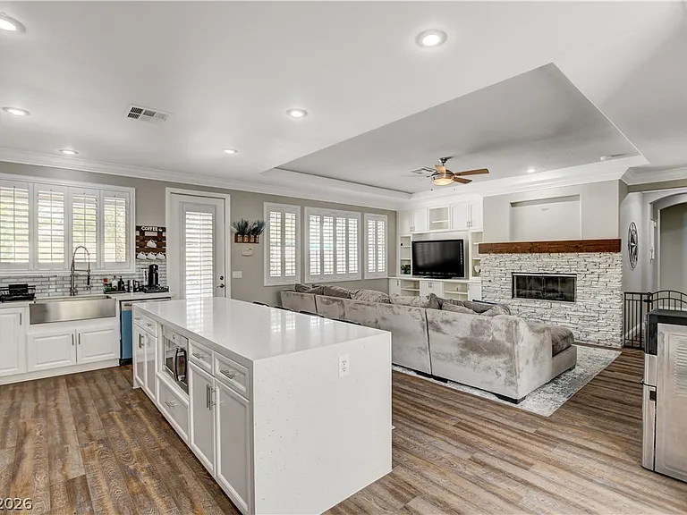 8086 Merlewood Ave — Photo 32