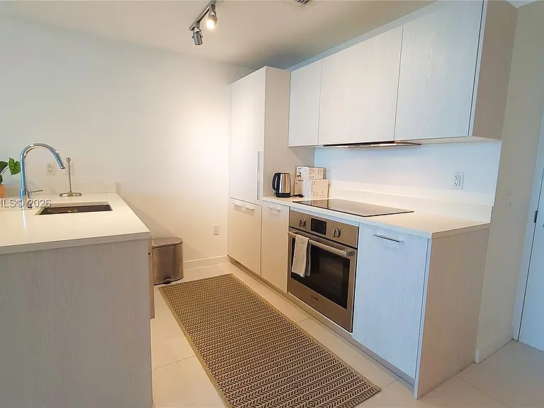 501 NE 31st St #1002 — Photo 4