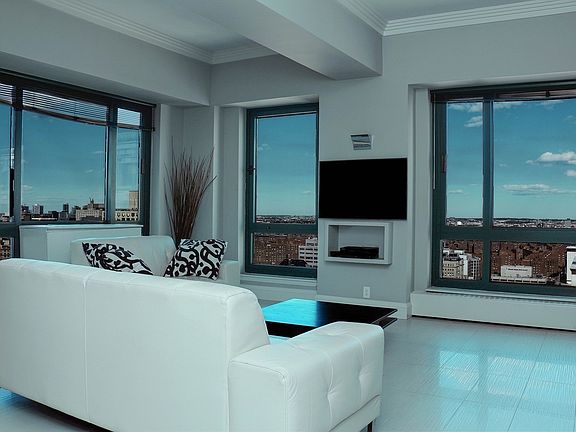 3rd image of 1 Irving Pl #Gb29