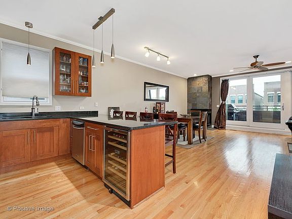 4th image of 2306 W Chicago Ave APT 3